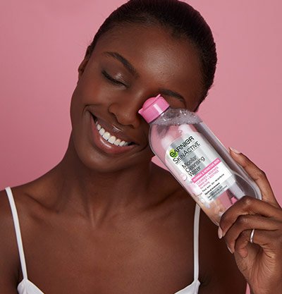 Model holding Micellar water